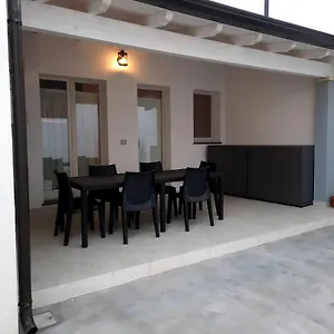 Su Palazzina Storica In Centro A Appartamento SantʼAntìoco